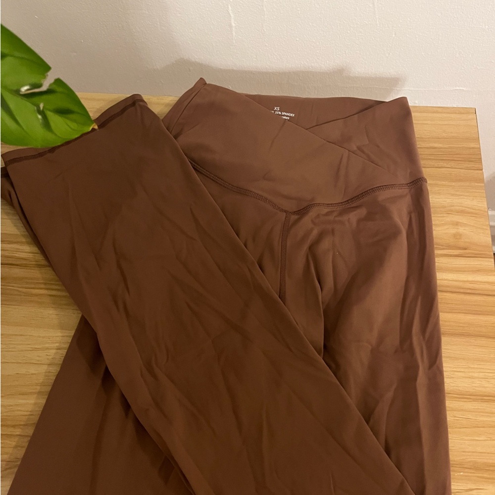 Cross Waist Flare Leggings